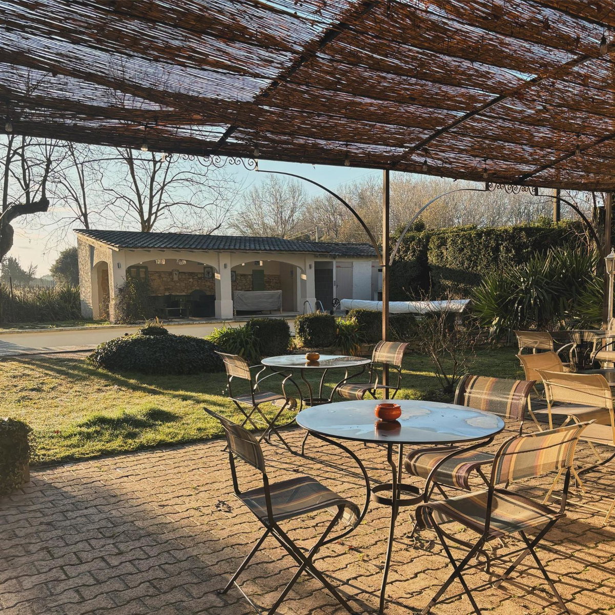 Hotel · Logis Hôtel La Sommellerie, Châteauneuf-du-Pape