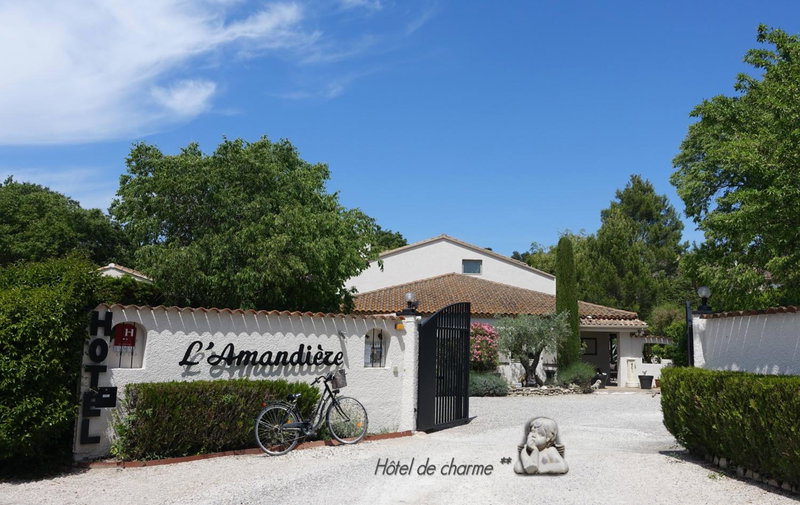 Hôtel l'Amandière, Saint-Rémy-de-Provence, France