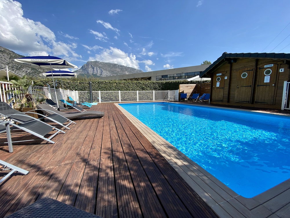 Hotel · Hôtel le Néron, Fontanil-Cornillon