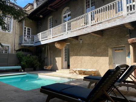 La Maison aux murs anciens et ses chambres, Tarbes, France