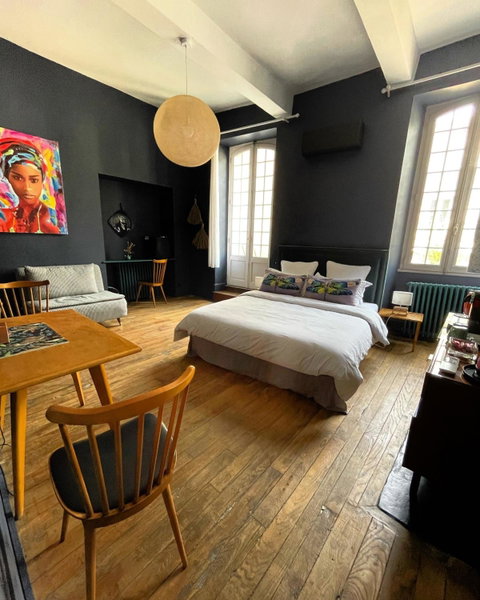 La Maison aux murs anciens et ses chambres, Tarbes, France
