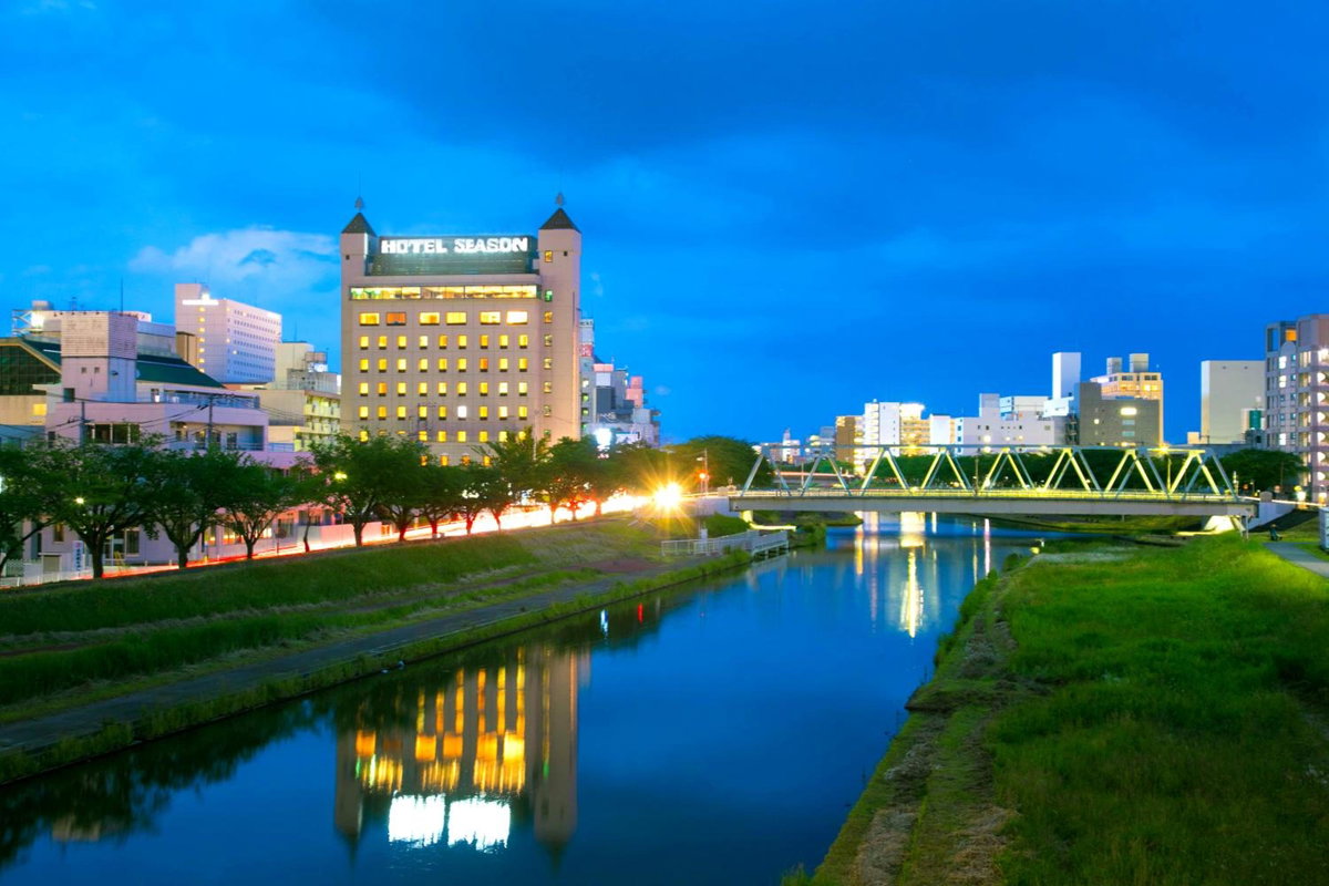 Mito Hotel Season, Japan
