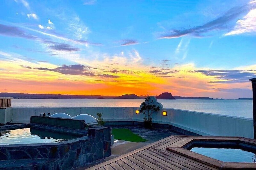 Oncri-Karatsu, Japan