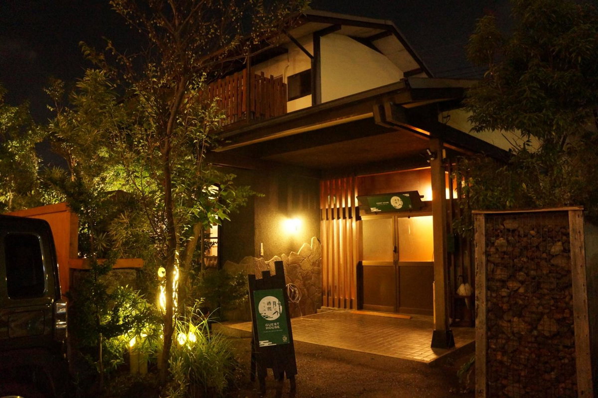 tsukigakireidesune, Japan