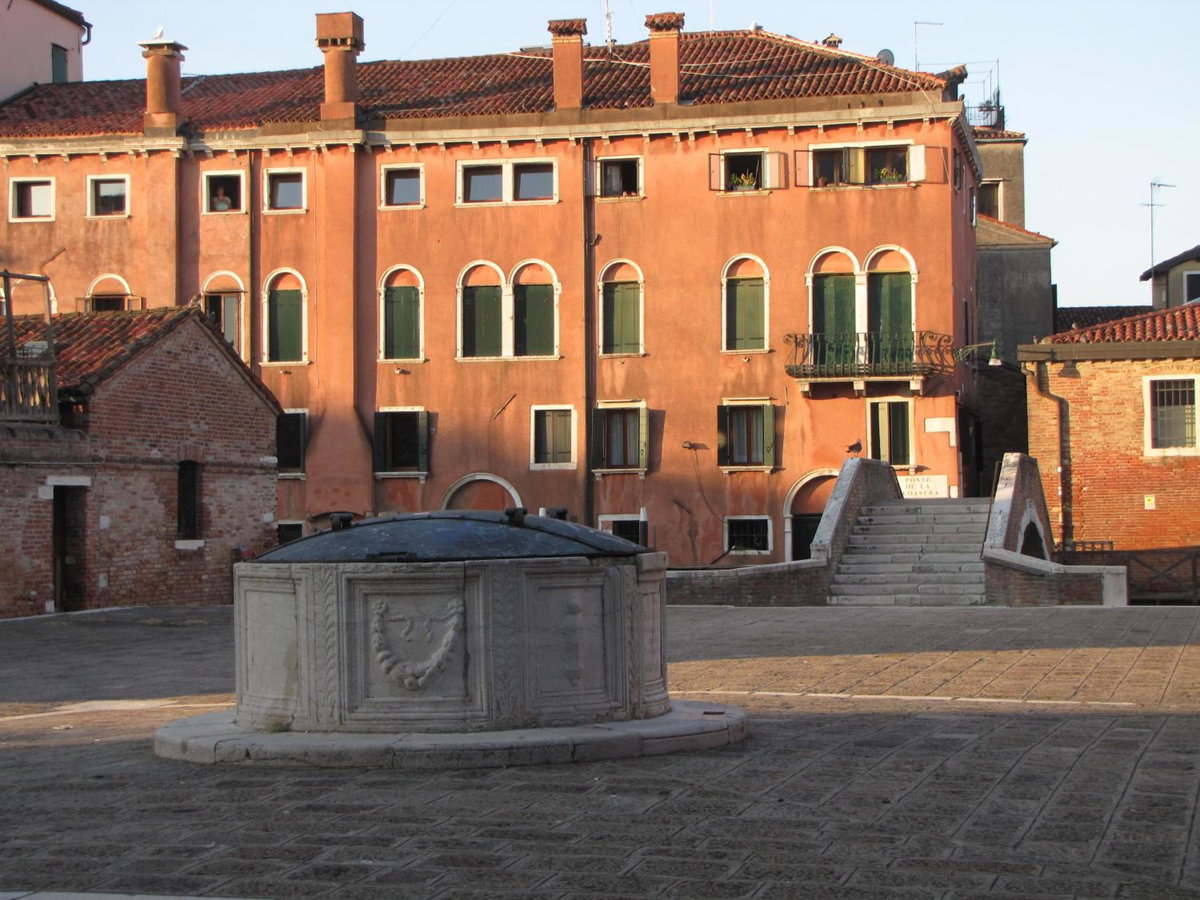 Ca' San Trovaso - 6 Rooms, Italy