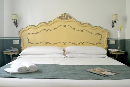 Ca' San Trovaso - 6 Rooms, Venice, Italy