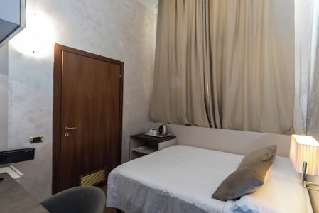 hotel mythos, Milan, Italy