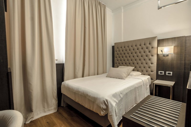 hotel mythos, Milan, Italy