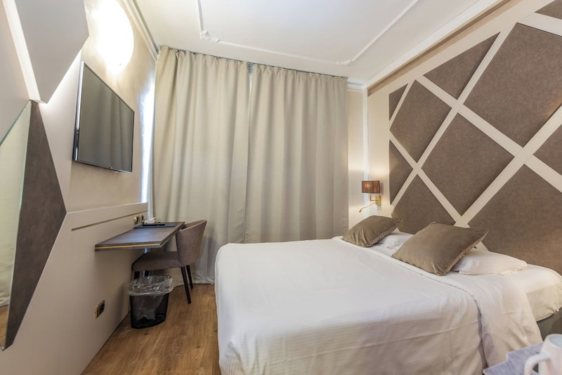 hotel mythos, Milan, Italy