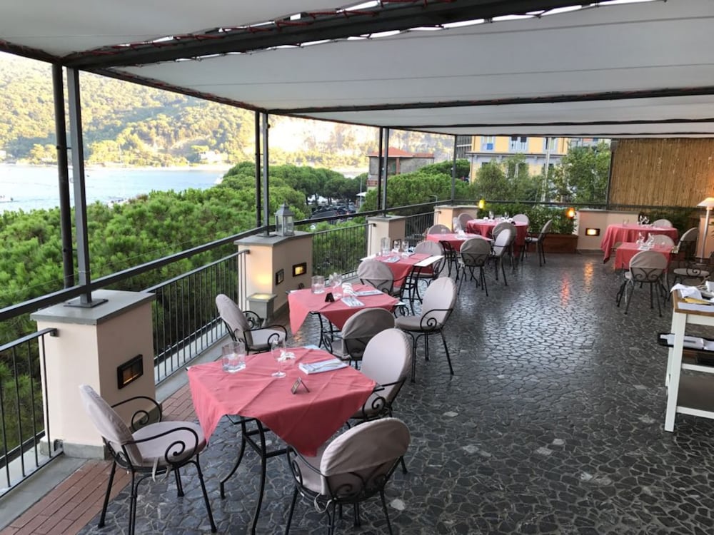Hotel Paradiso, Italy