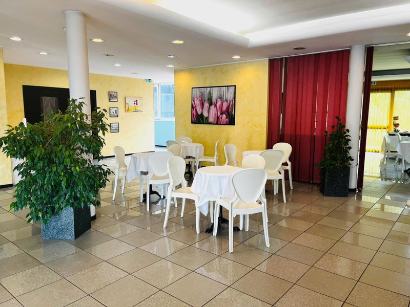 Art & Hotel Treviolo, Treviolo, Italy
