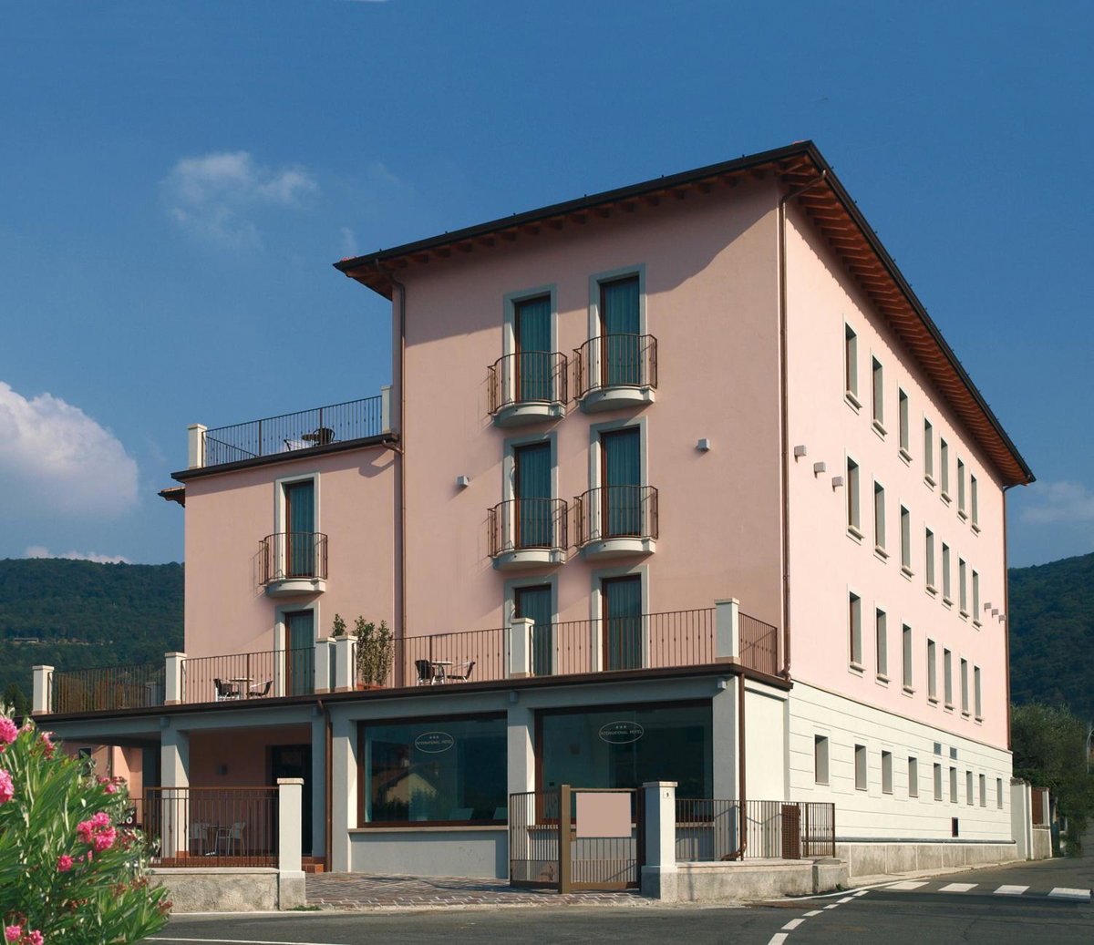 International Hotel, Italy