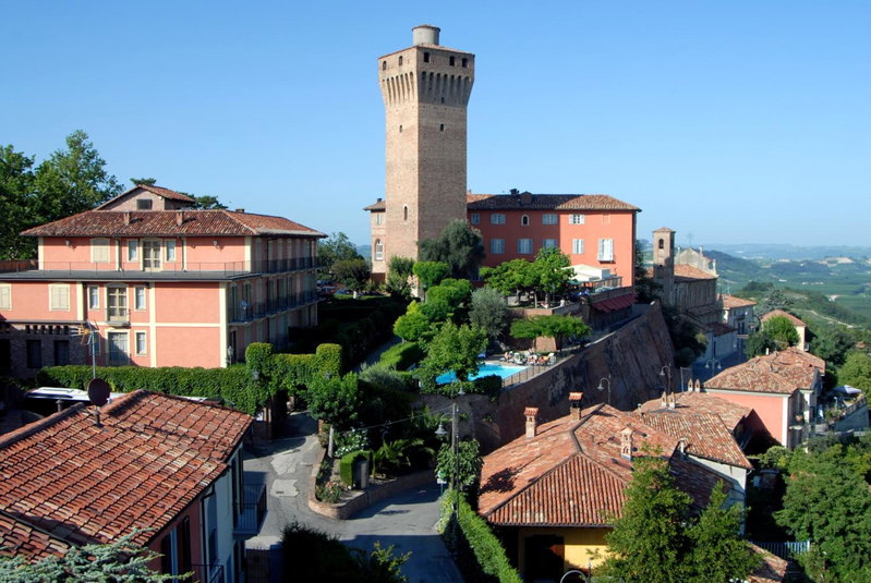 Hotel Castello di Santa Vittoria, Santa Vittoria dʼAlba, Italy