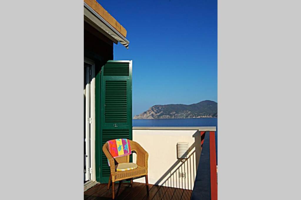 Hotel · The Honeymooners’ Paradise Suite, Vernazza
