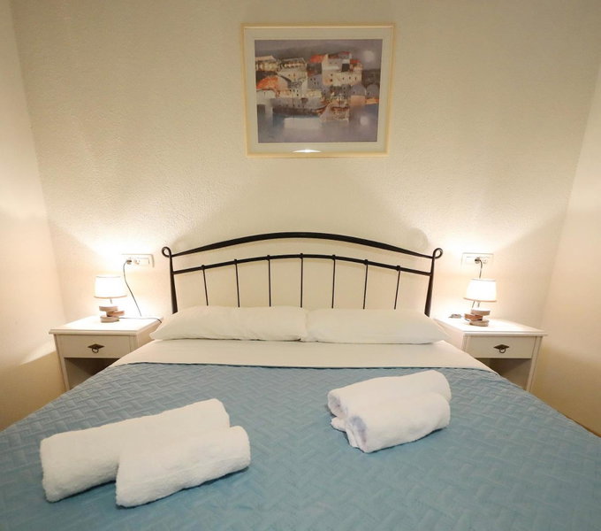 Primrose 1 bed-No Pets-Lily, Eye, United Kingdom