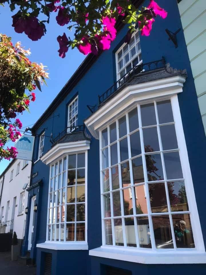 The Blue Mantle, United Kingdom