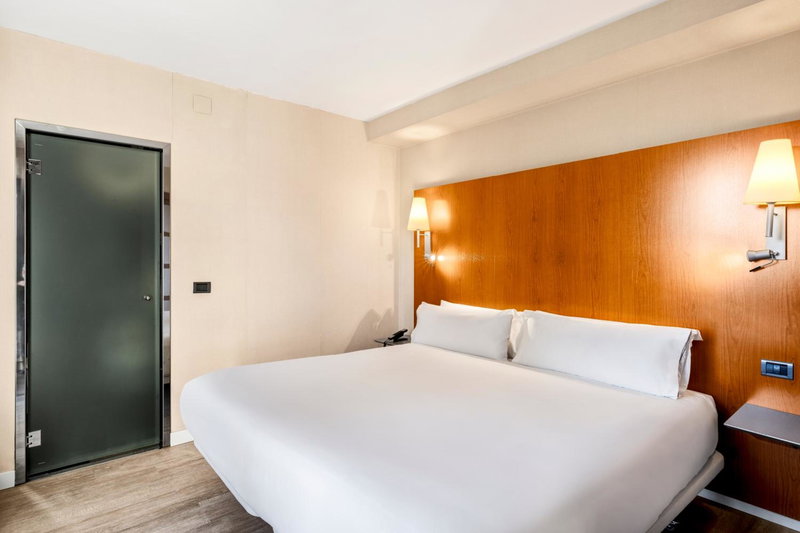 B&B HOTEL Zaragoza Los Enlaces Estación, Zaragoza, Spain