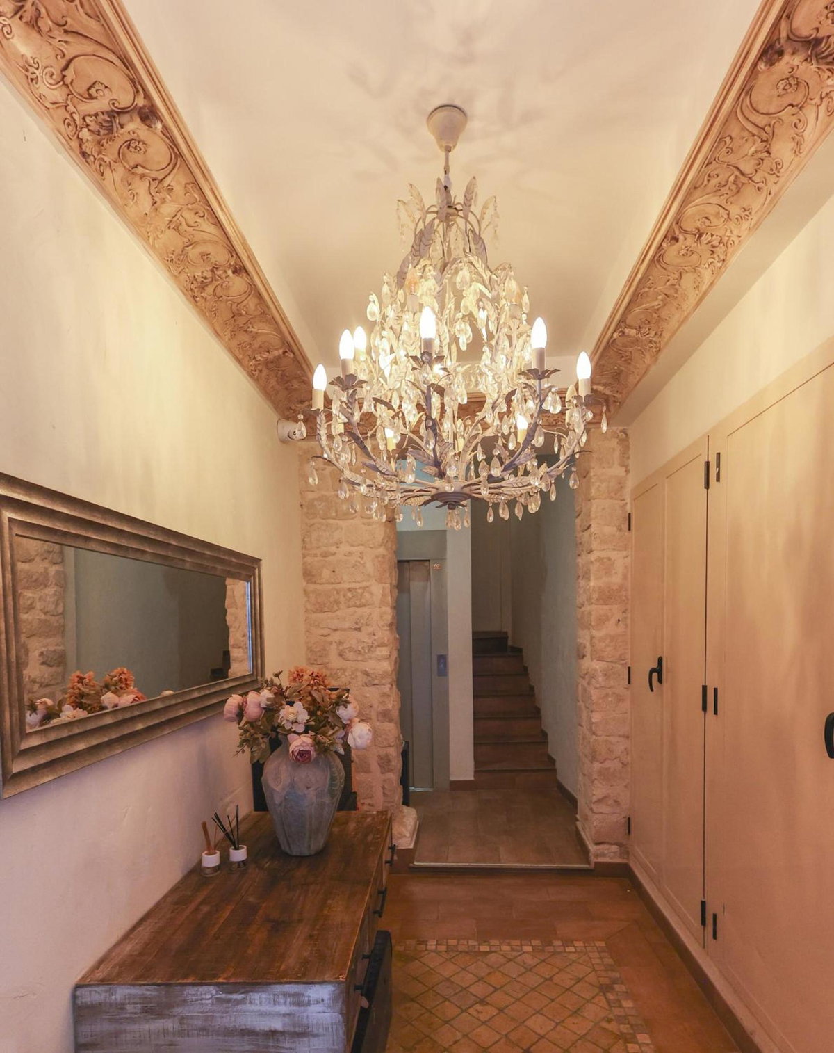 Dorinda Rooms, Spain