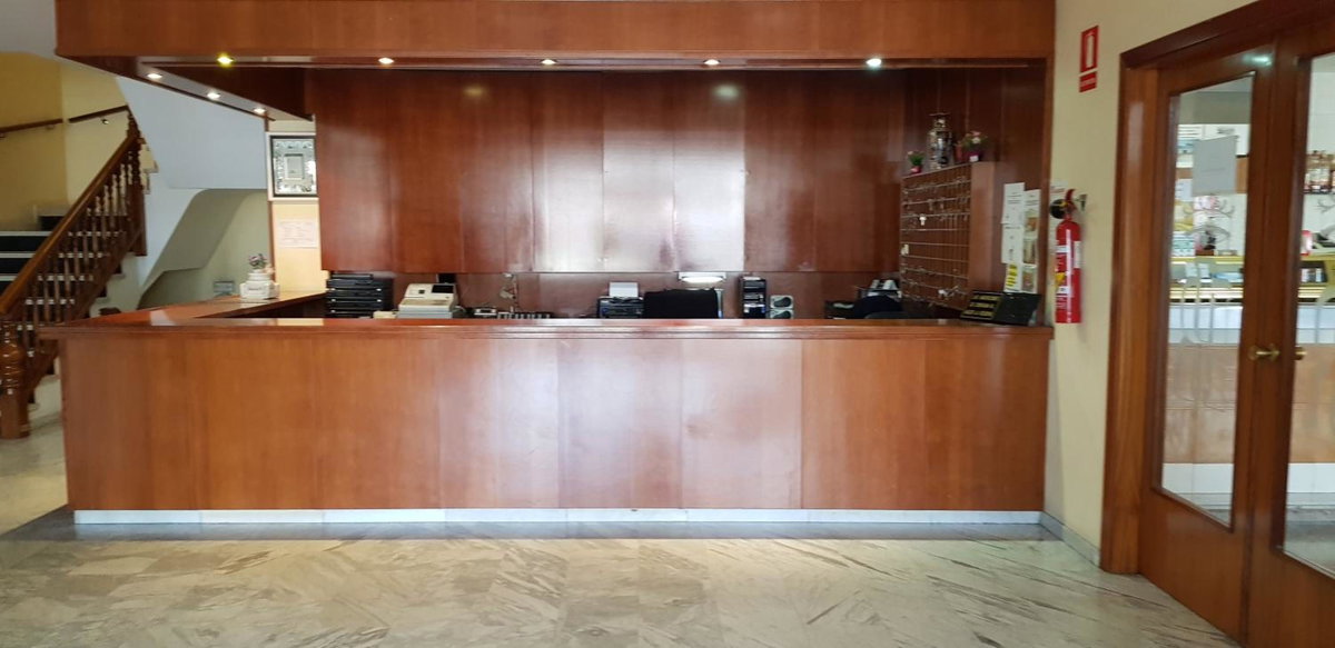 Hotel Reina Isabel, Испания