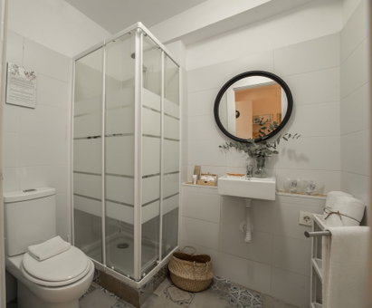 Rooms VITA & BAR, Granada, Spain