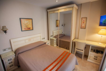 Hotel Versalles, Granja de Rocamora, Spain