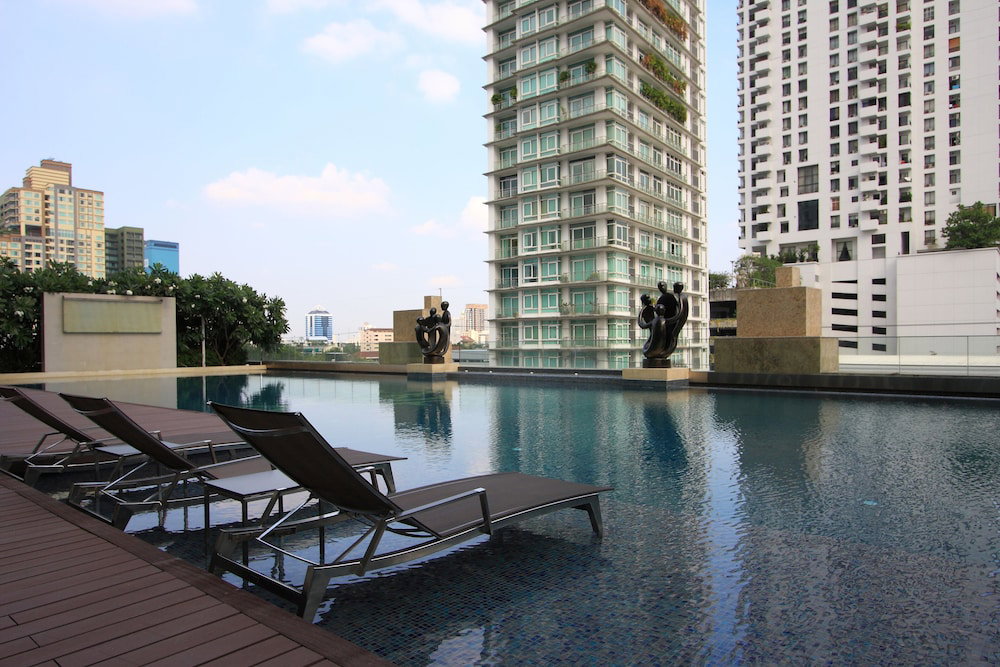 Ivy Thonglor 55, Thailand