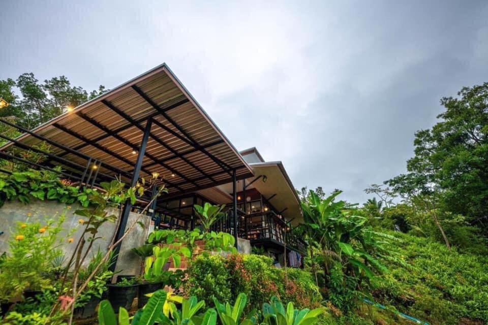 Baanhatsompaen homestay, Thailand