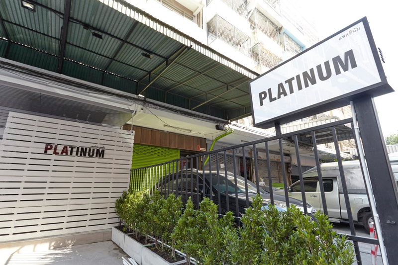 Platinum Deluxe Shopping Apartments, Bangkok, Thailand