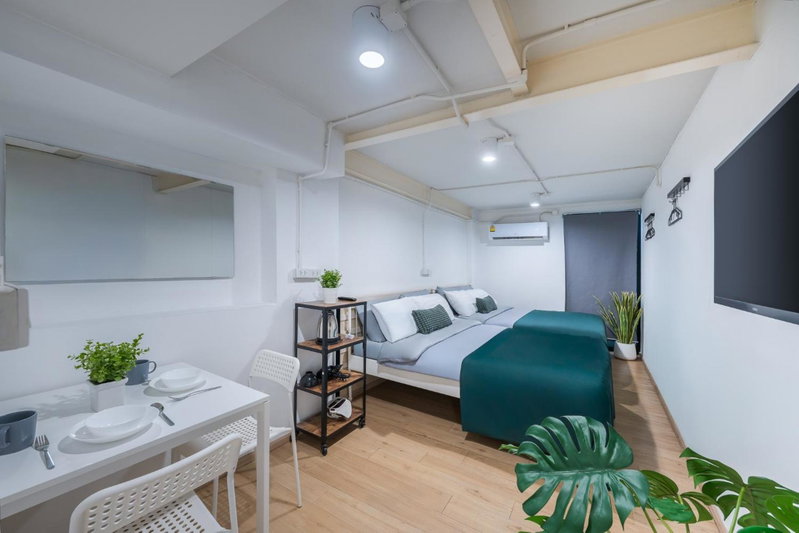 Platinum Deluxe Shopping Apartments, Bangkok, Thailand