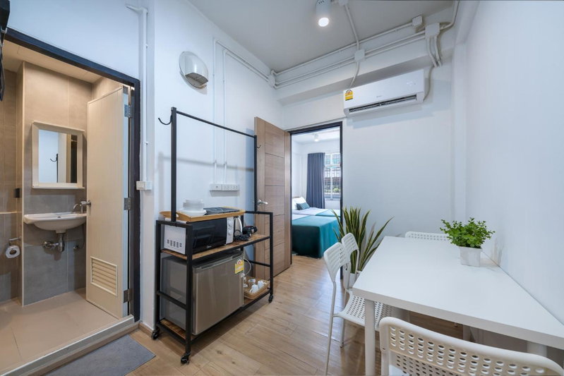 Platinum Deluxe Shopping Apartments, Bangkok, Thailand