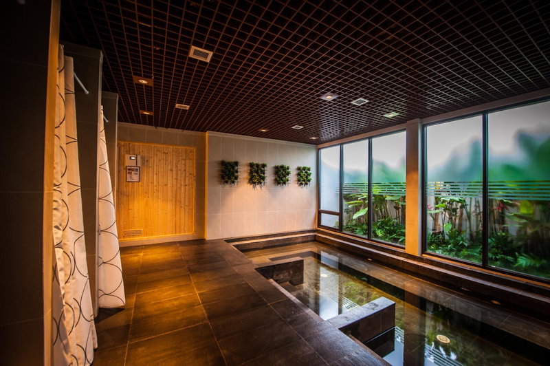 Burgundy Residence 304, Si Maha Phot, Thailand