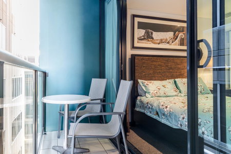 Luxury Oaks Horizons Apartment with a Pool, Adelaide, Australia