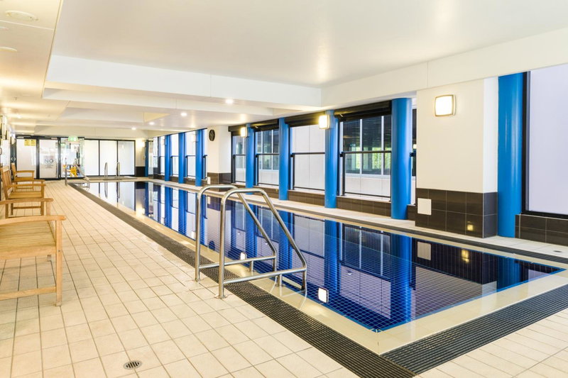 Luxury Oaks Horizons Apartment with a Pool, Adelaide, Australia