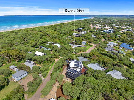 Beach Escape Penthouse 2 Bdr Apartment, Sandy Point, Australia