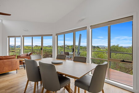 Beach Escape Penthouse 2 Bdr Apartment, Sandy Point, Australia