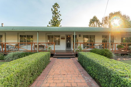 Birds 'n' Bloom Cottages, Yungaburra, Australia