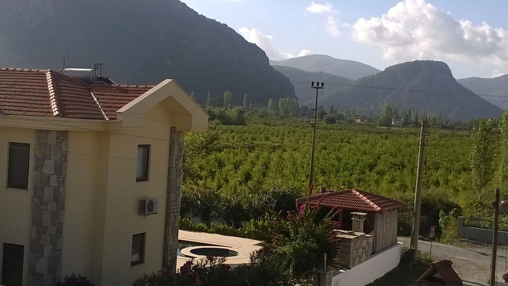 Isil Suite, Turkey