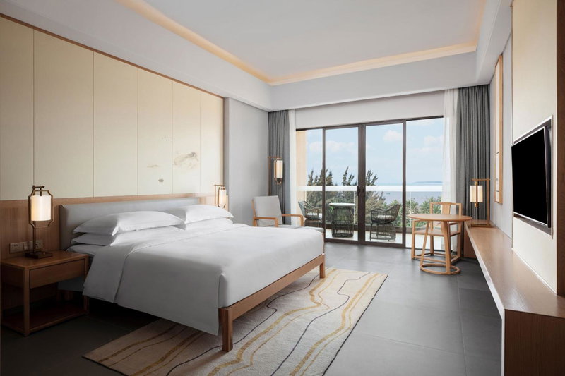 Sheraton Maoming Romantic Beach Resort, Maoming, China