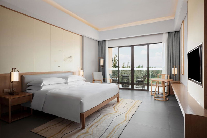 Sheraton Maoming Romantic Beach Resort, Maoming, China