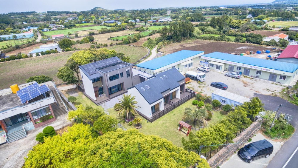 Hotel · Jeju Batdol Pension, Jeju City