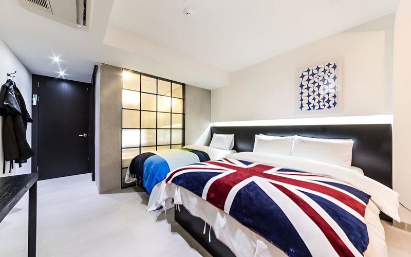 Nonhyeon Waltz, Seoul, South Korea