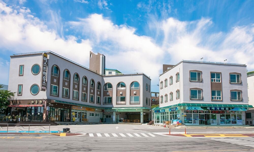 Hotel · Mangsang East House, Donghae