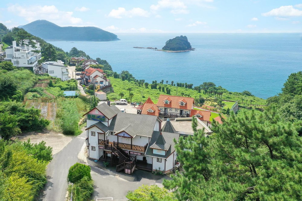 Geoje Purenneoul Pension, South Korea