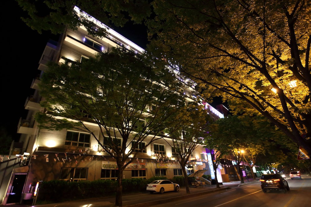 Hotel River, South Korea