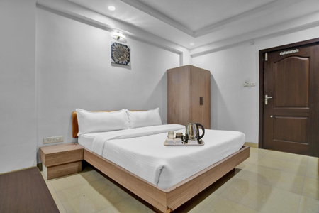 Super Townhouse Divya Palace, Indore, India