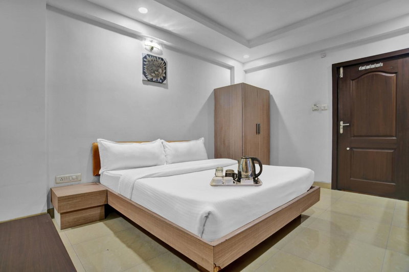 Super Townhouse Divya Palace, Indore, India