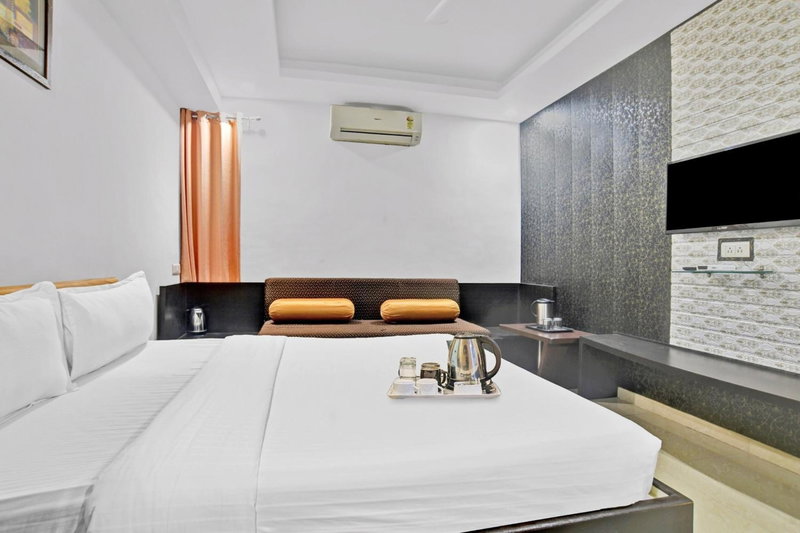 Super Townhouse Divya Palace, Indore, India
