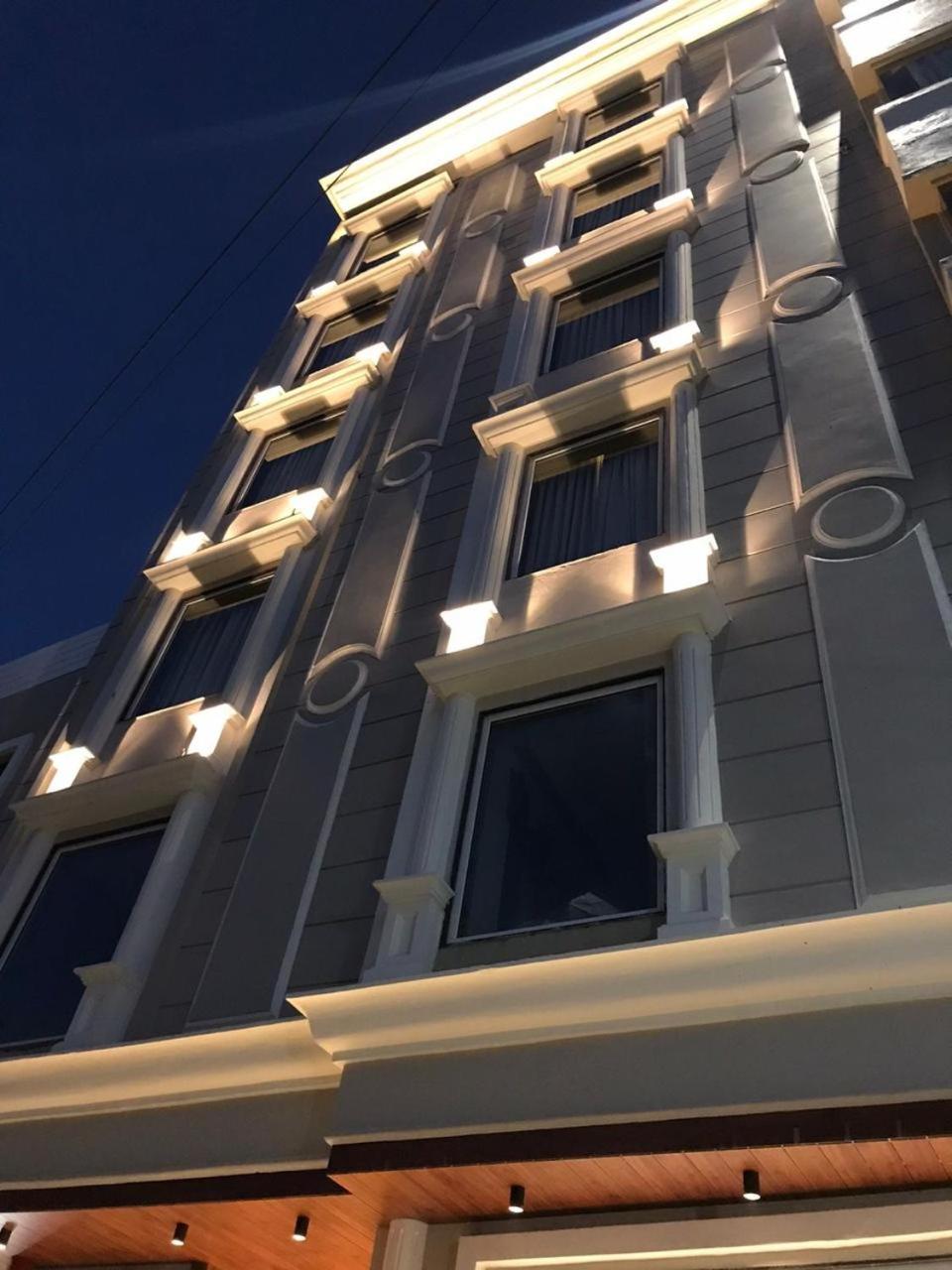 Hotel Moon Inn JUST 2 MIN WALK FROM GOLDEN TEMPLE & JALLIANWALA BAGH, Индия