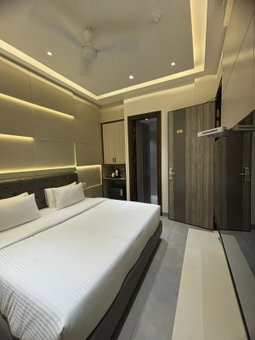 Hotel Moon Inn JUST 2 MIN WALK FROM GOLDEN TEMPLE & JALLIANWALA BAGH, Amritsar, India
