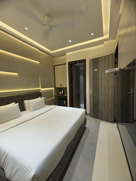 Hotel Moon Inn JUST 2 MIN WALK FROM GOLDEN TEMPLE & JALLIANWALA BAGH, Amritsar, India